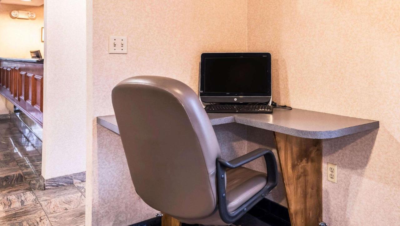 Studios And Suites 4 Less Emporia Dış mekan fotoğraf